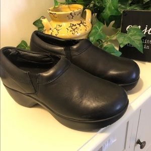 Slip resistant shoes